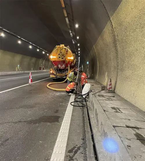 上杭隧道排水渠清淤